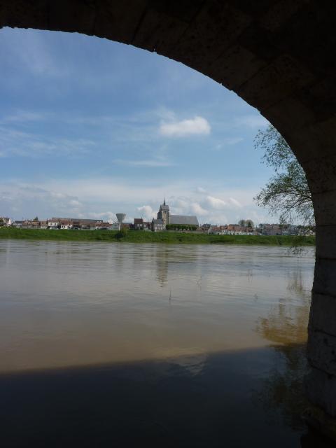 Vu de la Loire Saint-Denis-de-l'Hôtel
